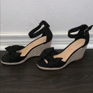 👡Woman’s Old Navy black bow wedges!👡